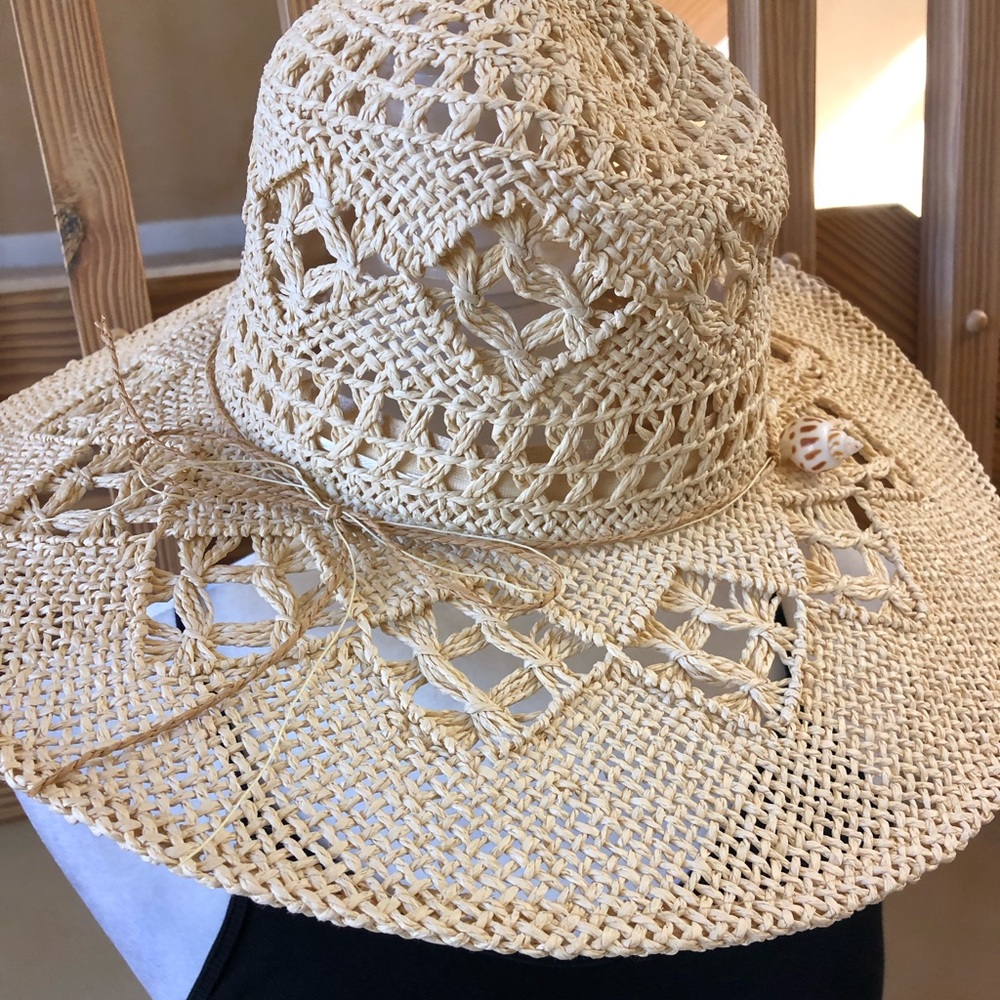 Straw Hat with Shells - Picture 10 of 11
